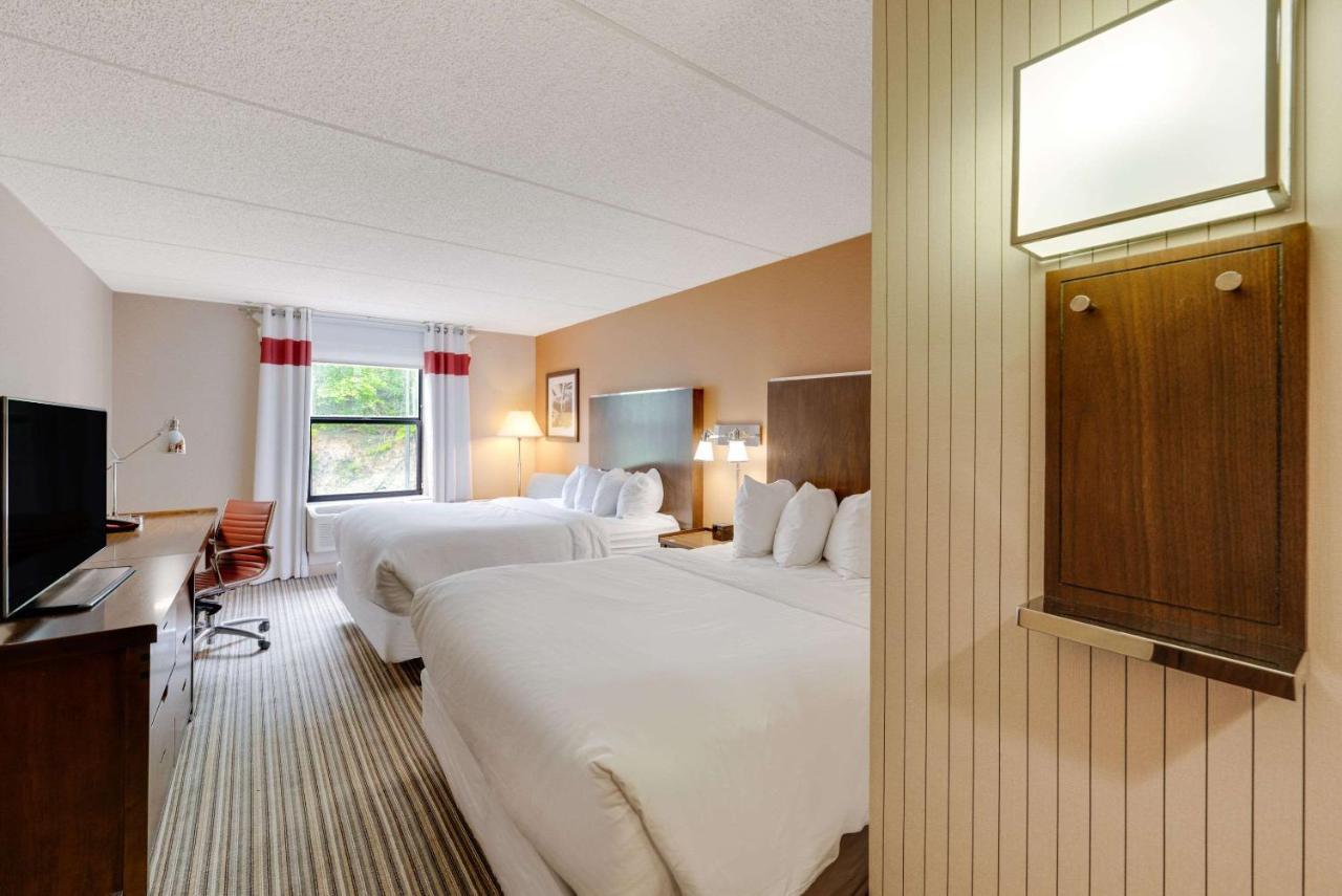 The Crossroads Hotel - Newburgh Bagian luar foto