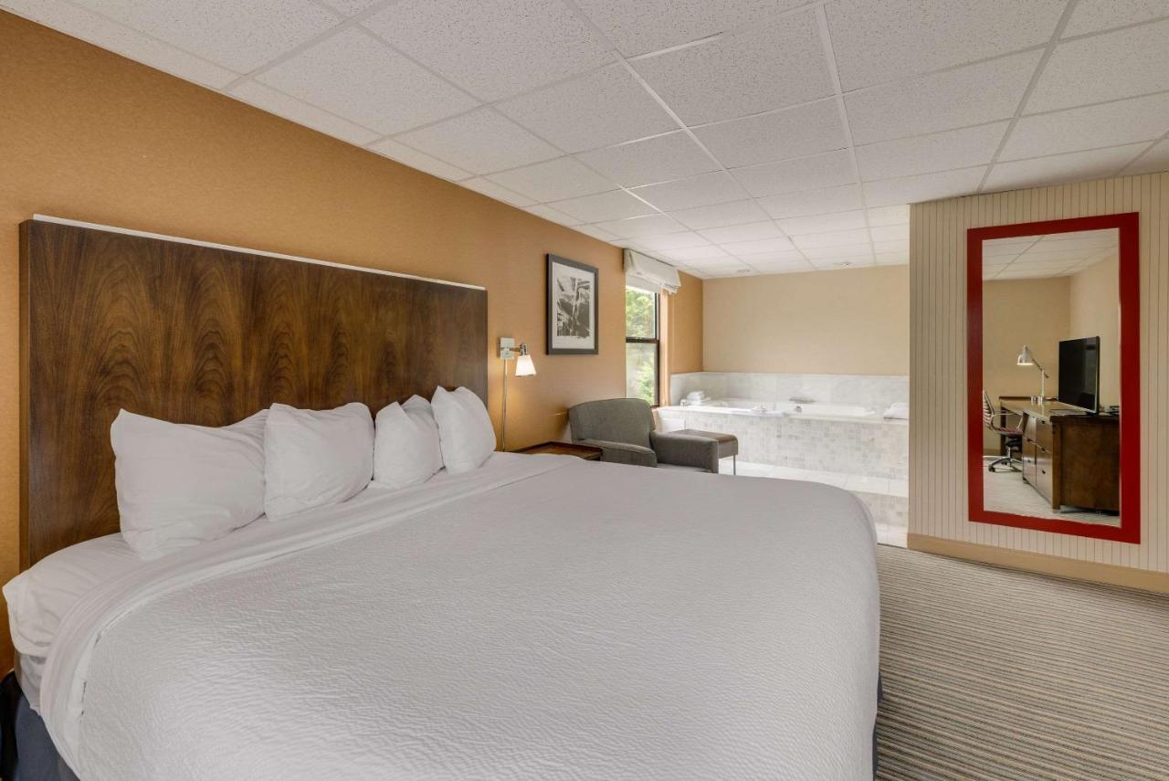 The Crossroads Hotel - Newburgh Bagian luar foto