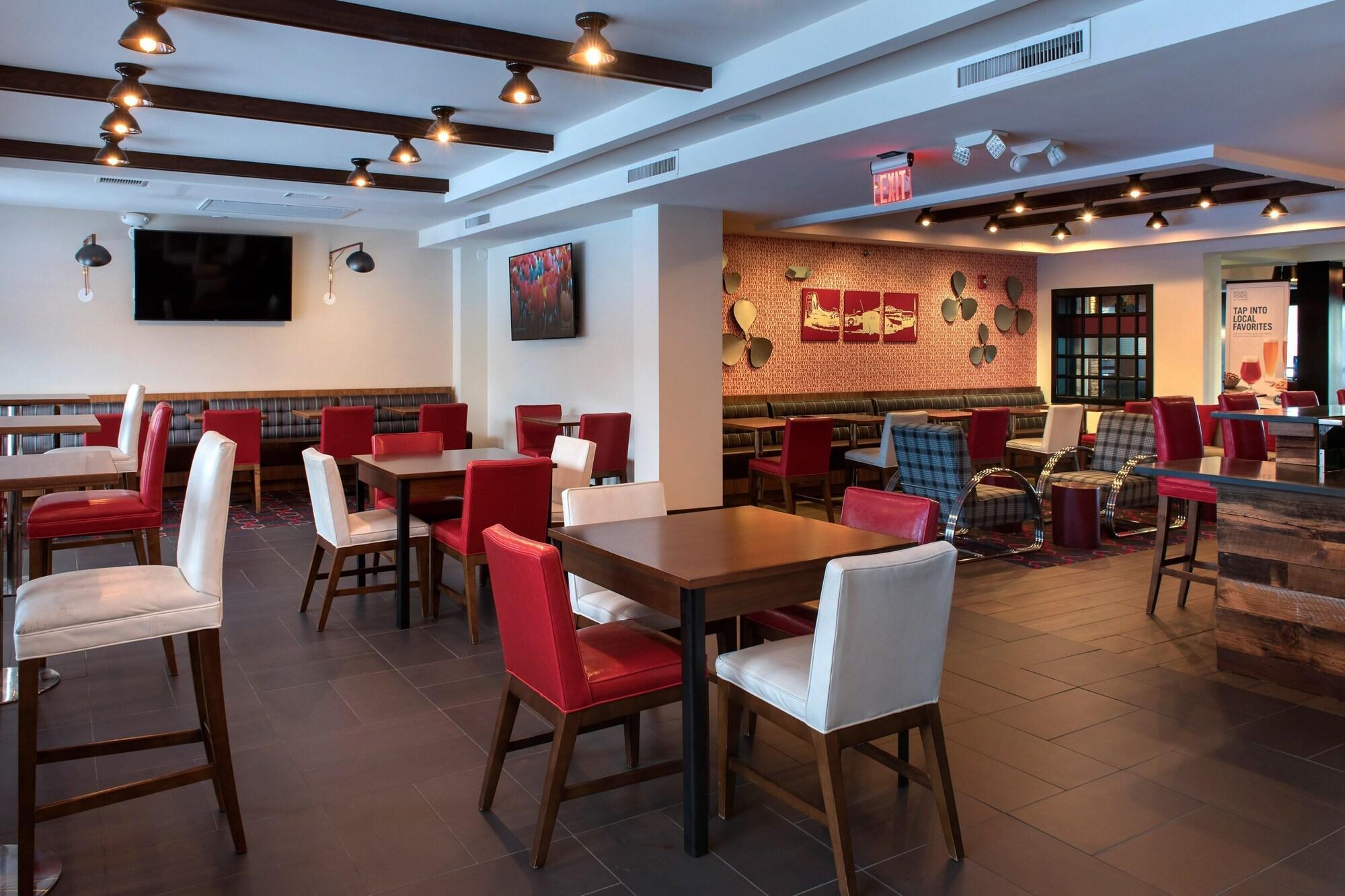 The Crossroads Hotel - Newburgh Bagian luar foto